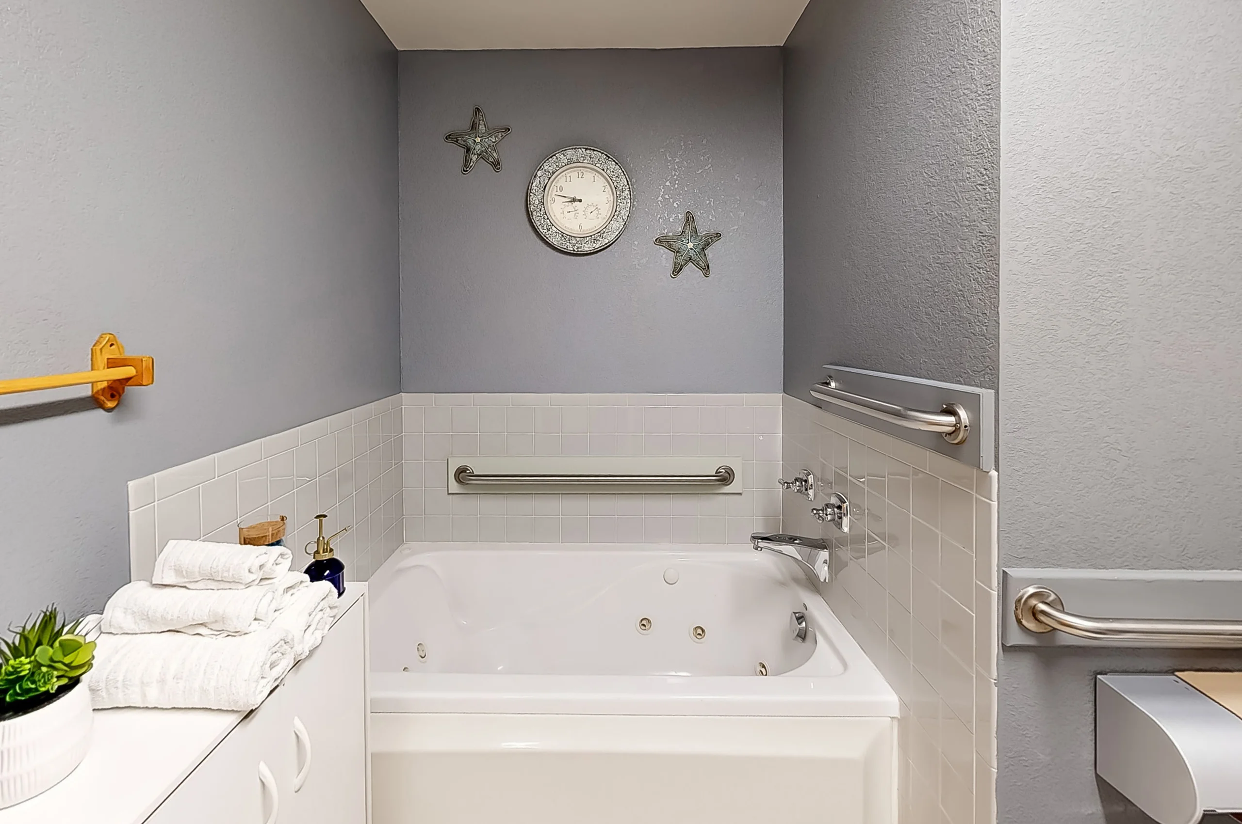 ARBOR HOUSE ASSISTED LIVING OF MUSTANG photo 7
