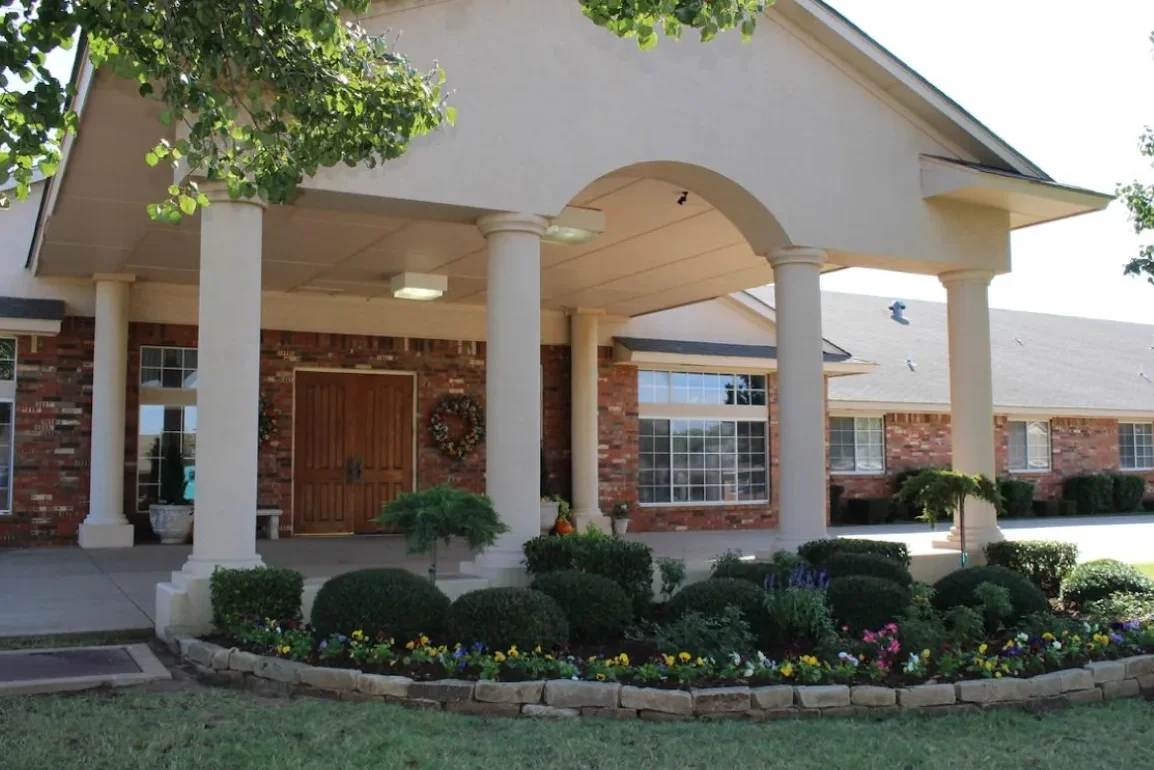 GREENBRIER VILLAGE ASSISTED LIVING photo 3