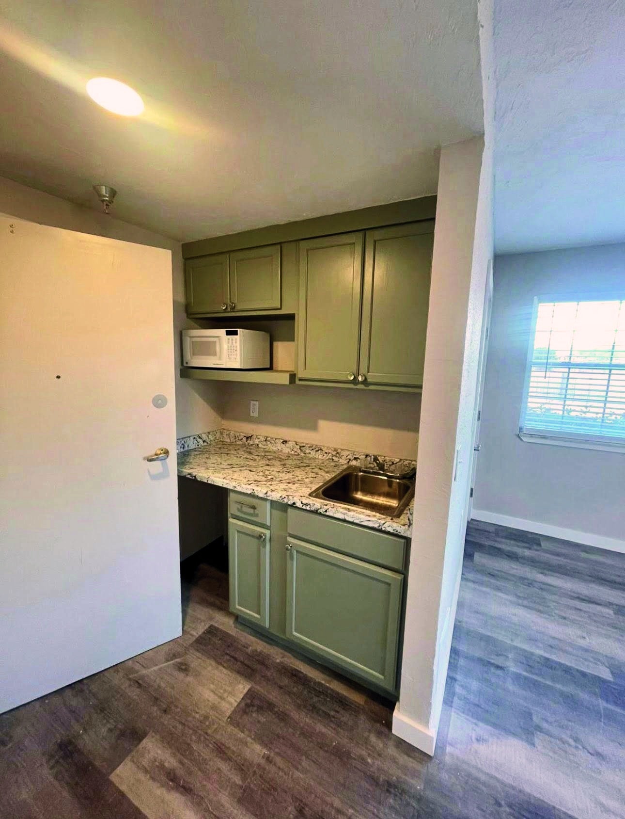 GLADE AVENUE ASSISTED LIVING SOUTH photo 3